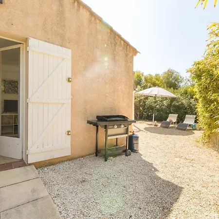 Holiday home L'auguiere Ouest, Maisonnette Au Coeur Du Vignoble Proche De La Et Des Sentiers Cotiers