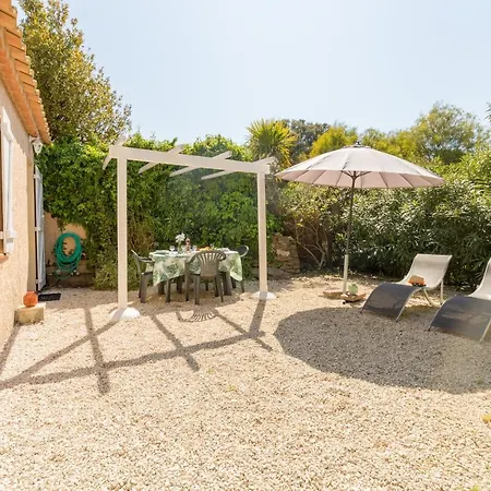 L'auguiere Ouest, Maisonnette Au Coeur Du Vignoble Proche De La Et Des Sentiers Cotiers *