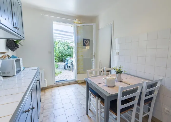 L'auguiere Ouest, Maisonnette Au Coeur Du Vignoble Proche De La Et Des Sentiers Cotiers بيت للعطل