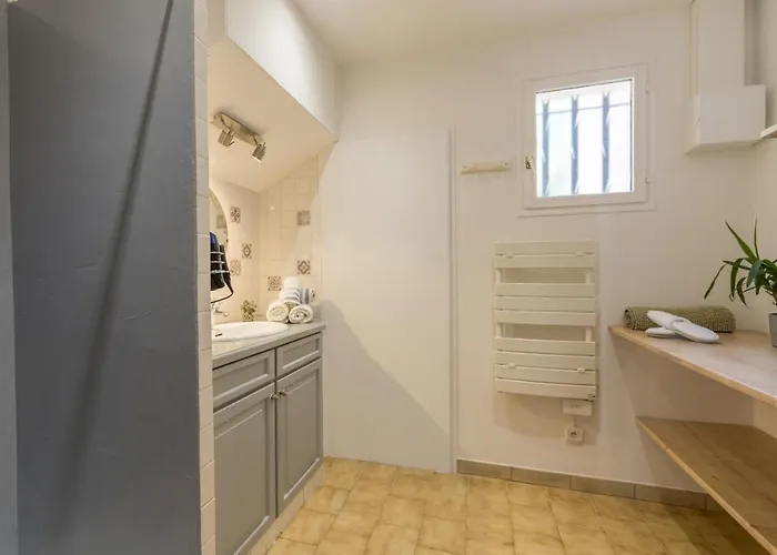 L'auguiere Ouest, Maisonnette Au Coeur Du Vignoble Proche De La Et Des Sentiers Cotiers * Hyères