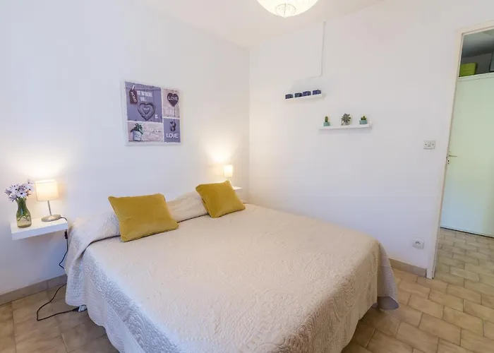 بيت للعطل L'auguiere Ouest, Maisonnette Au Coeur Du Vignoble Proche De La Et Des Sentiers Cotiers *